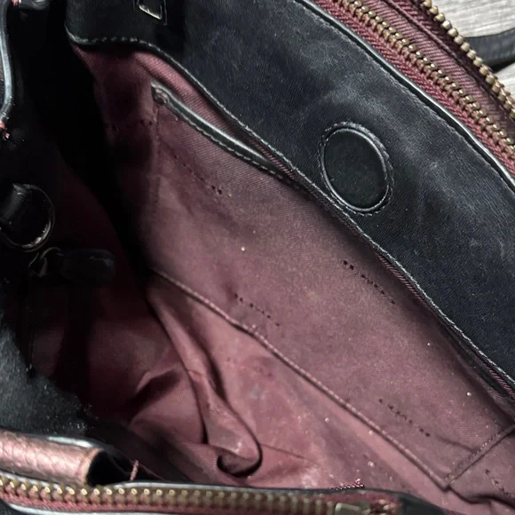 Coach Stanton Carryall 26 in metallic pebbled leather. - Picture 12 of 15